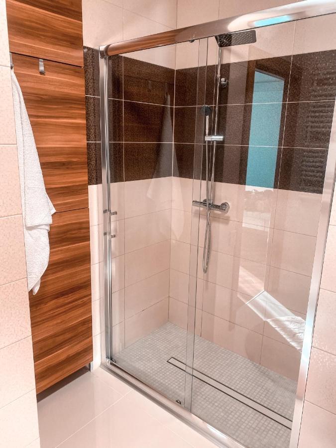 Apartament Solna 80 - Centrum Miasta Z Podziemnym Garazem Kielce Exterior photo